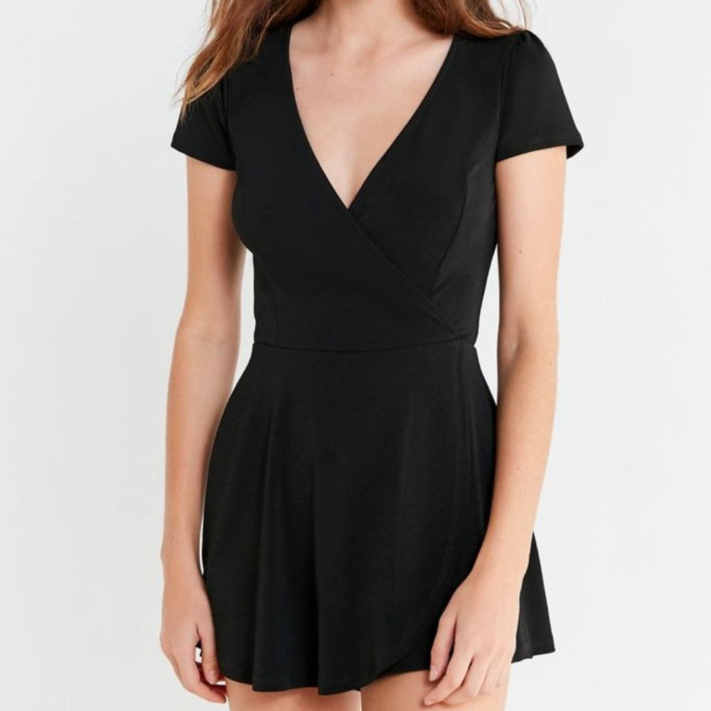 [NWT] UO Allie Crepe Surplice Romper